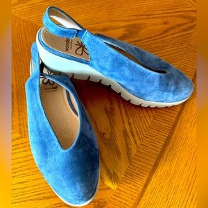 Wondersfly blue suede shoes-EUC, cute, comfy, versatile.
